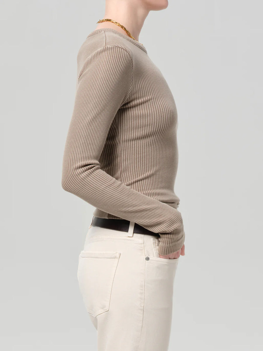 Bina Crewneck in Sandatlas