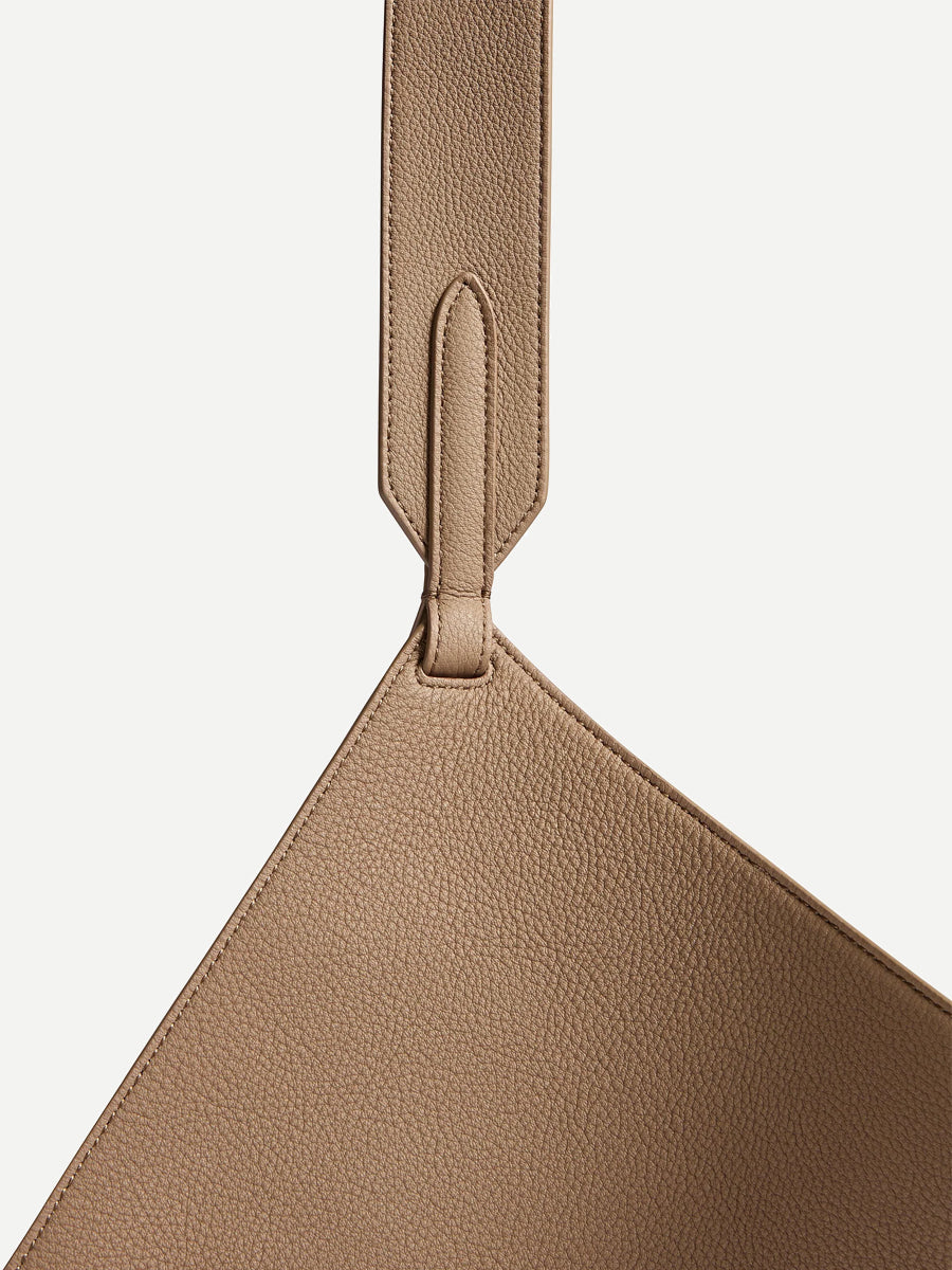 Lotus Small Tote in Mokka