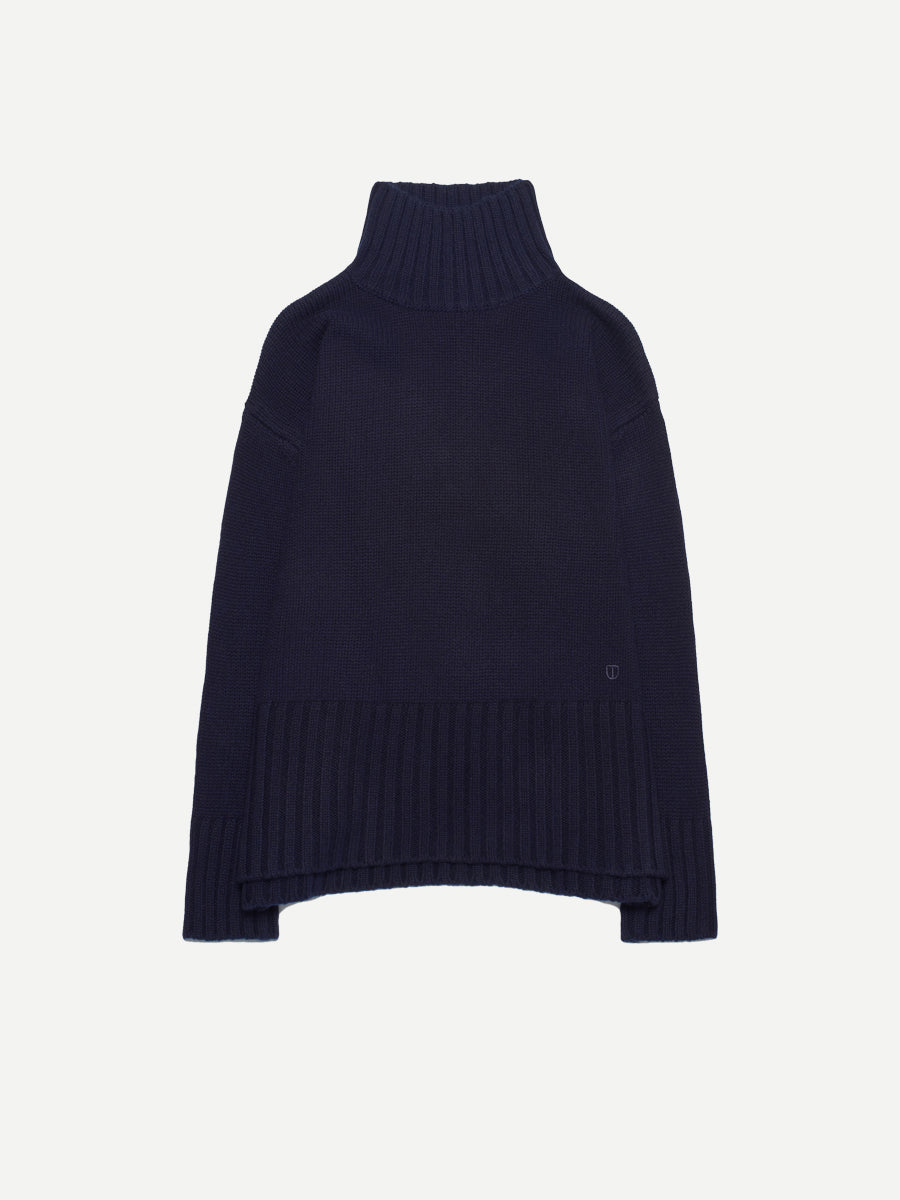 The Chunky Rollneck in Navy