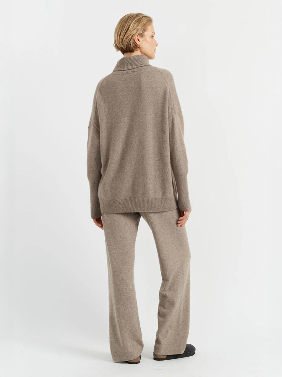 Relaxed Polo in Soft Truffle