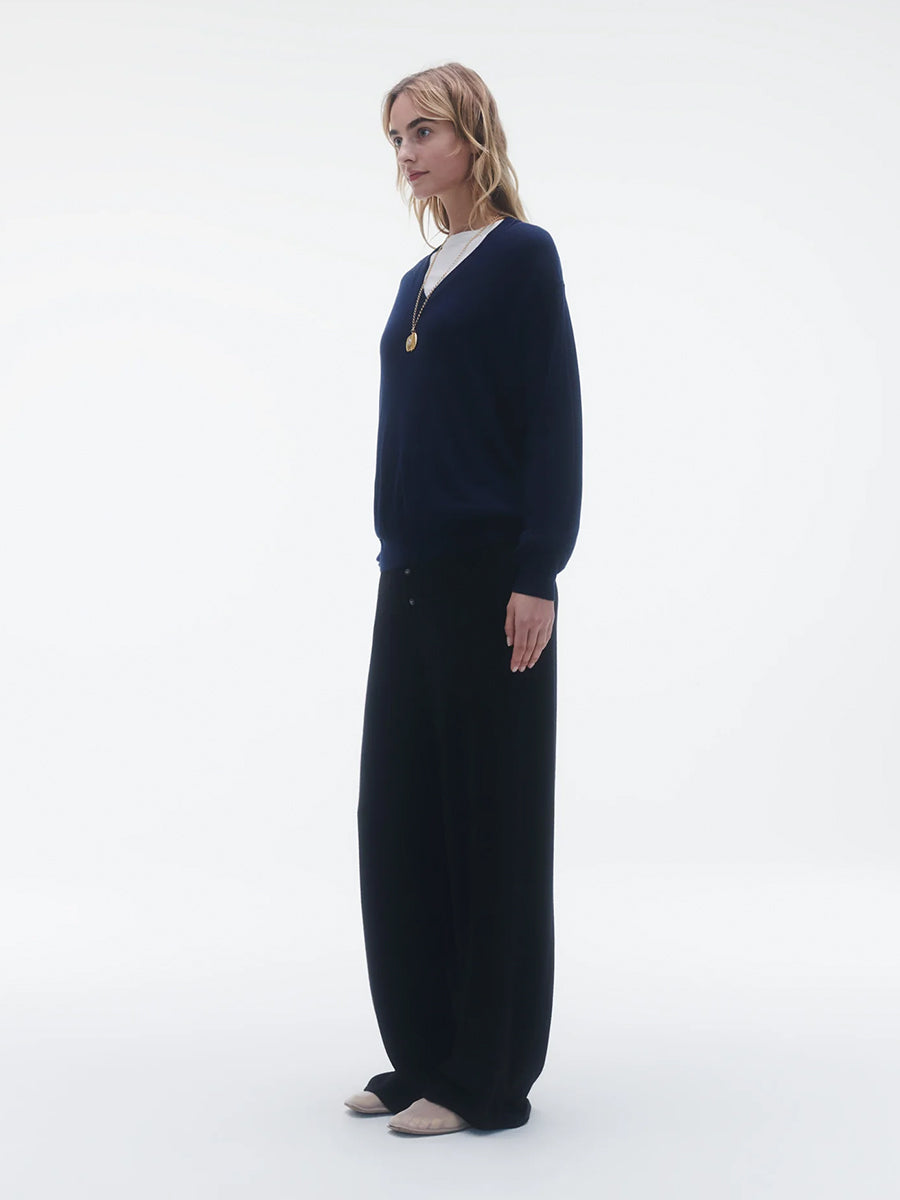 The V Silk/Linen in Midnight