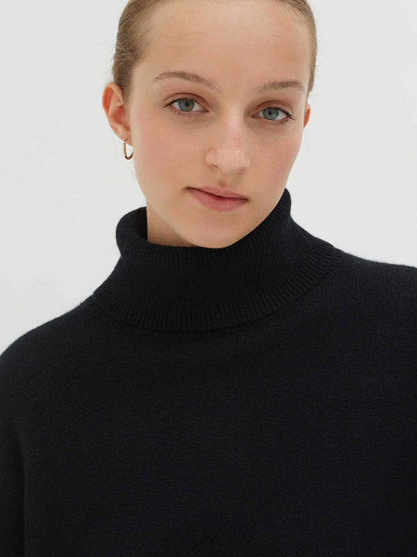 Chinti and Parker The Relaxed Polo in Black