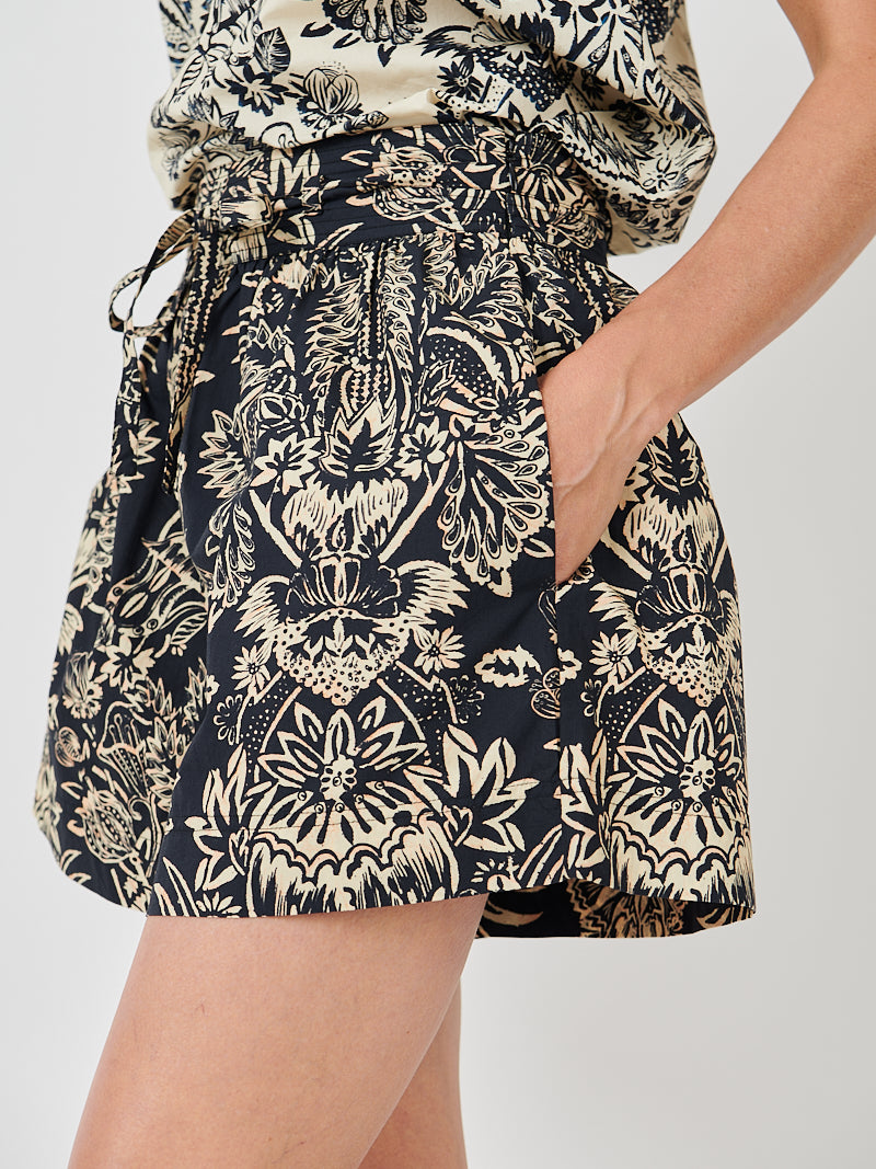 Rowan Belted Short in Noir Floral