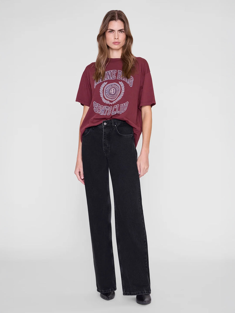 Cade Tee Collegiate in Burgundy