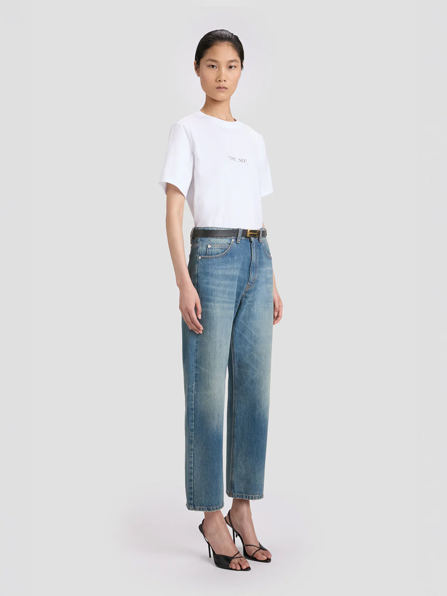 Slogan Tee Chic No in White