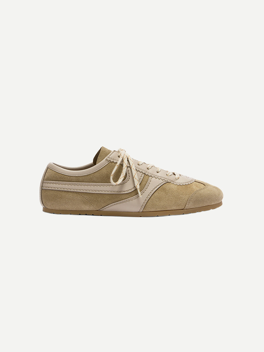 Sneakers in Beige
