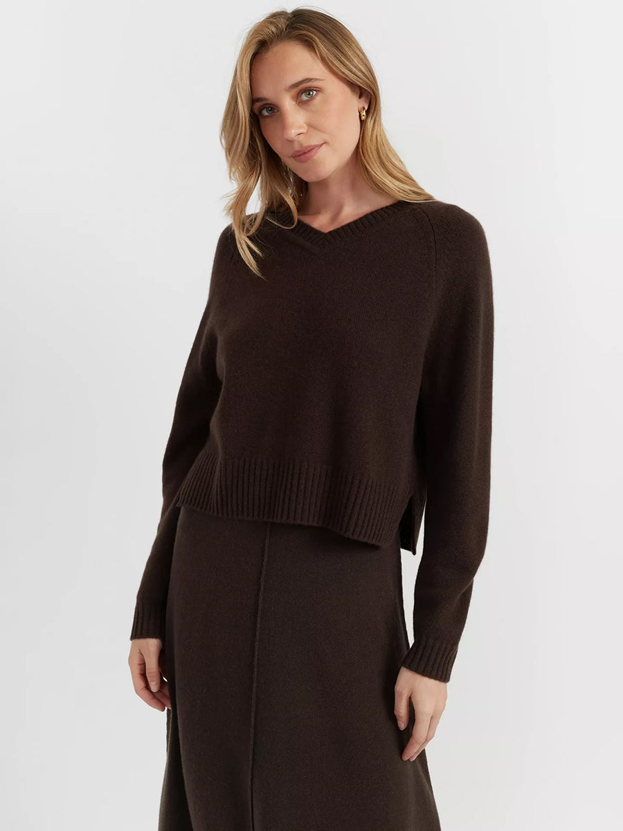 Chinti and Parker V-Neck Sweater in Chocolate